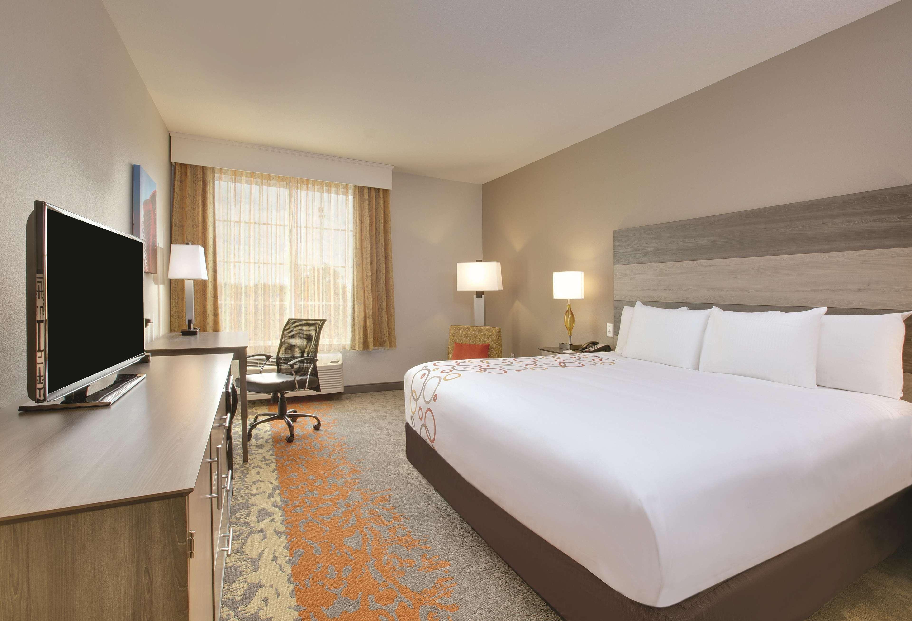 La Quinta By Wyndham Andrews Hotel Bagian luar foto