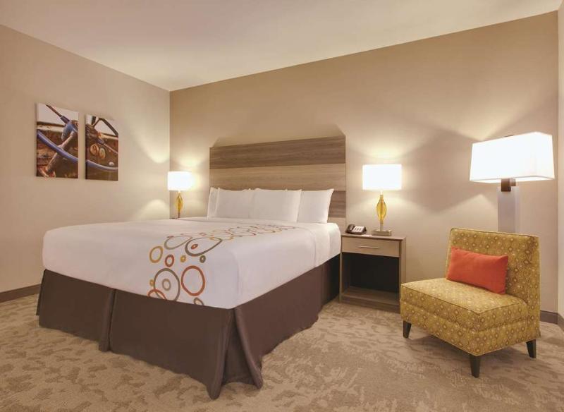 La Quinta By Wyndham Andrews Hotel Bagian luar foto